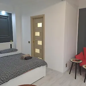 https://deluxe-studio-oldtown.bucharesthotelsnow.com